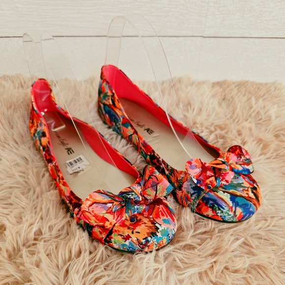 American Eagle Outfitters Vibrant Floral Flats - Picture 1 of 7